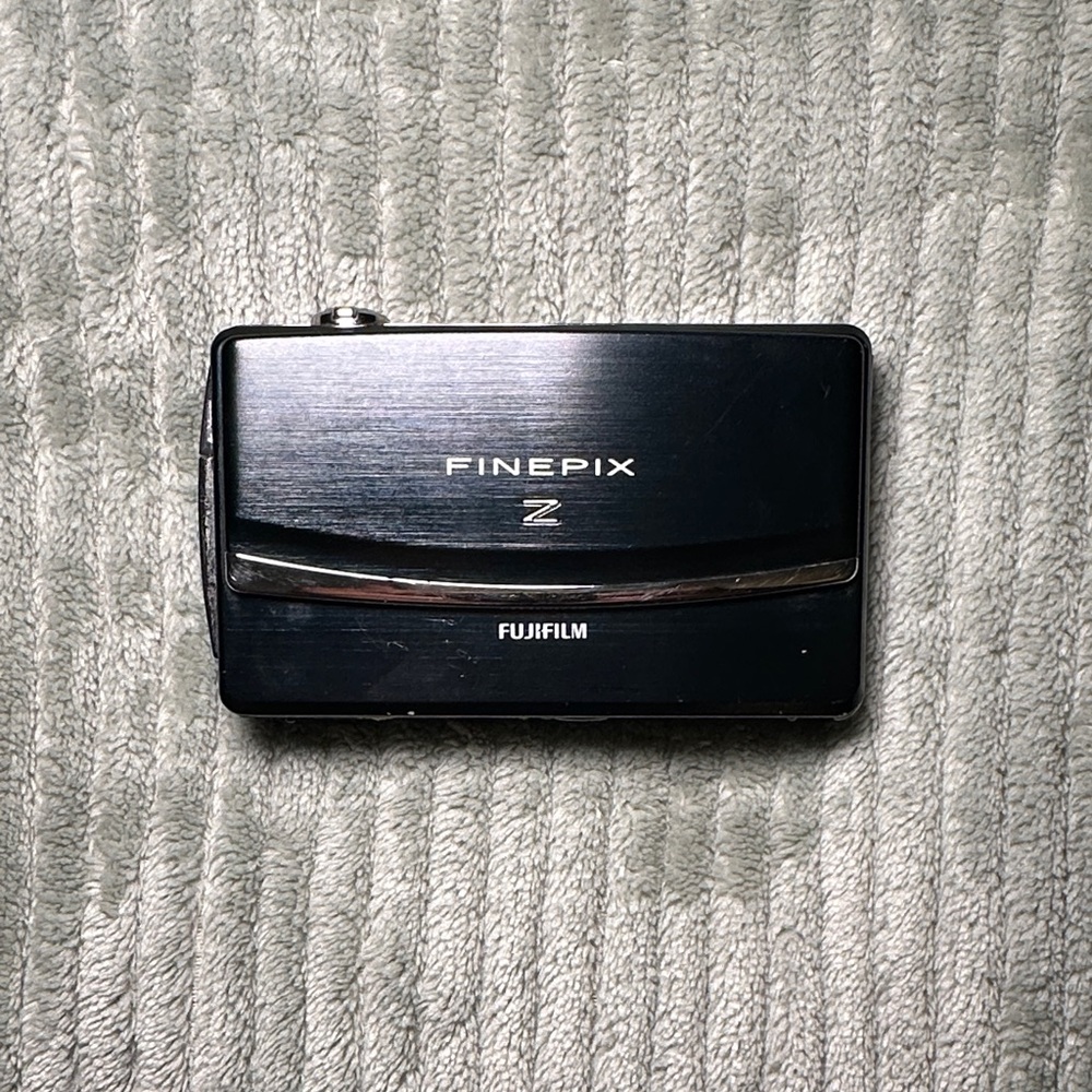 Fujifilm FinePix Z90 14.2MP Compact Digital Camera